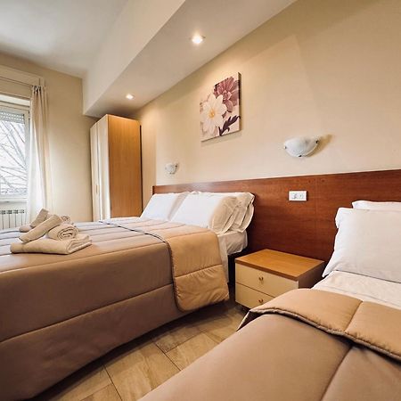 Hotel Villa Robinia Genzano di Roma Bagian luar foto