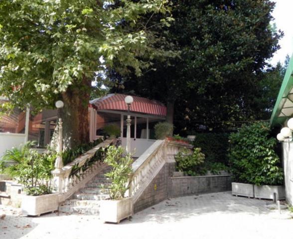 Hotel Villa Robinia Genzano di Roma Bagian luar foto