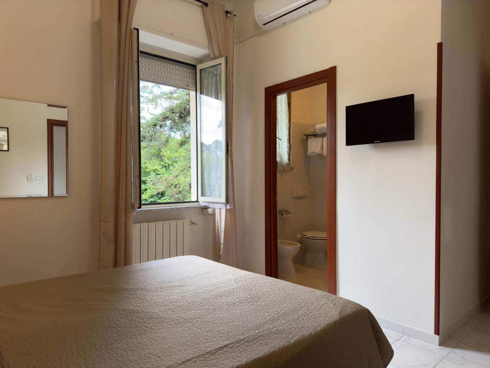 Hotel Villa Robinia Genzano di Roma Bagian luar foto
