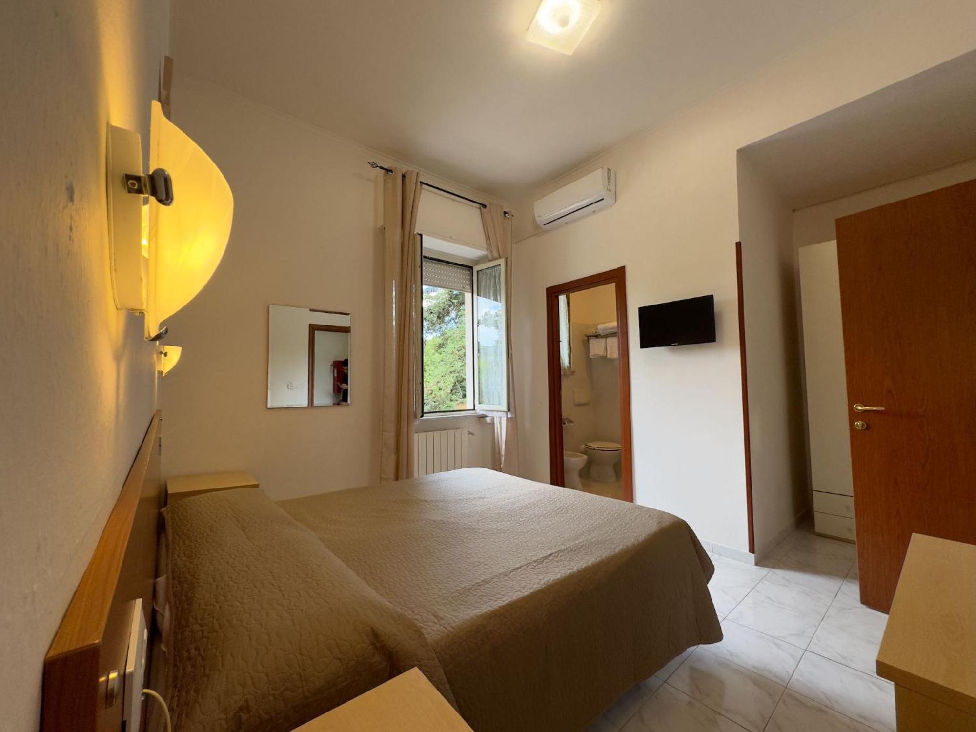 Hotel Villa Robinia Genzano di Roma Bagian luar foto