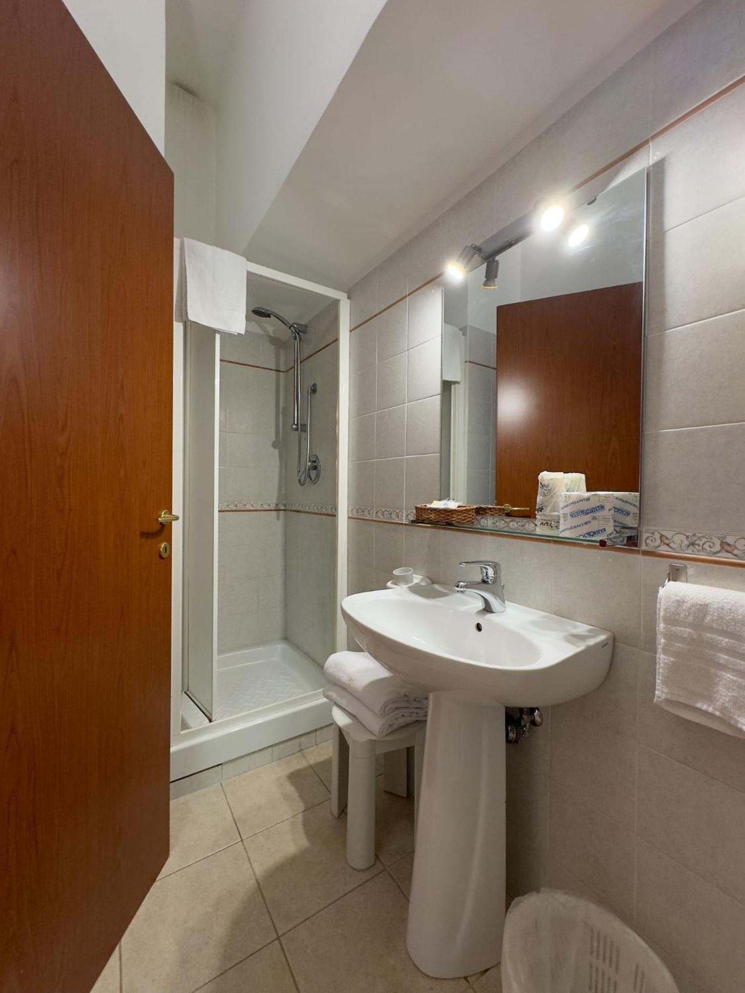 Hotel Villa Robinia Genzano di Roma Bagian luar foto