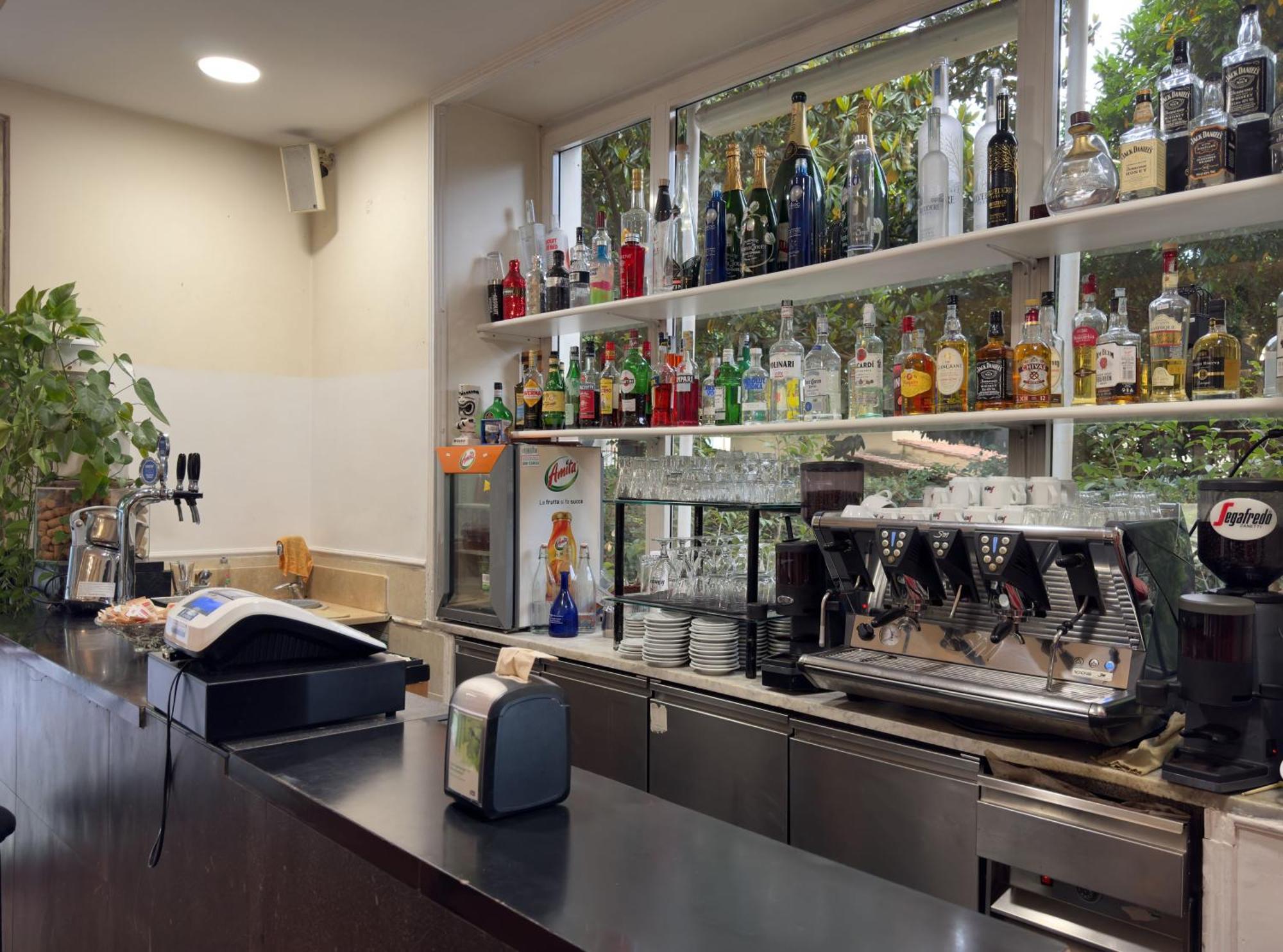 Hotel Villa Robinia Genzano di Roma Bagian luar foto