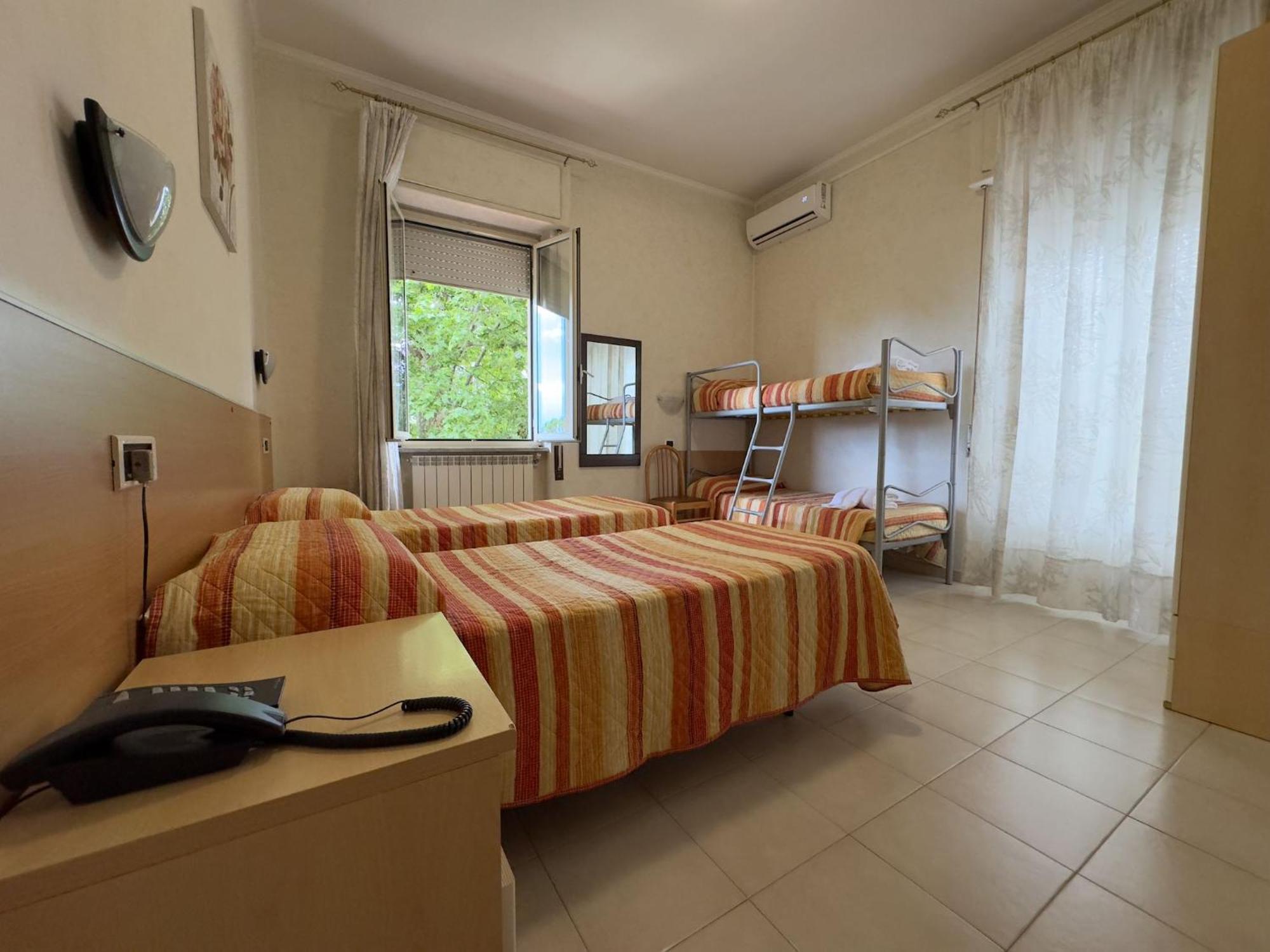 Hotel Villa Robinia Genzano di Roma Bagian luar foto