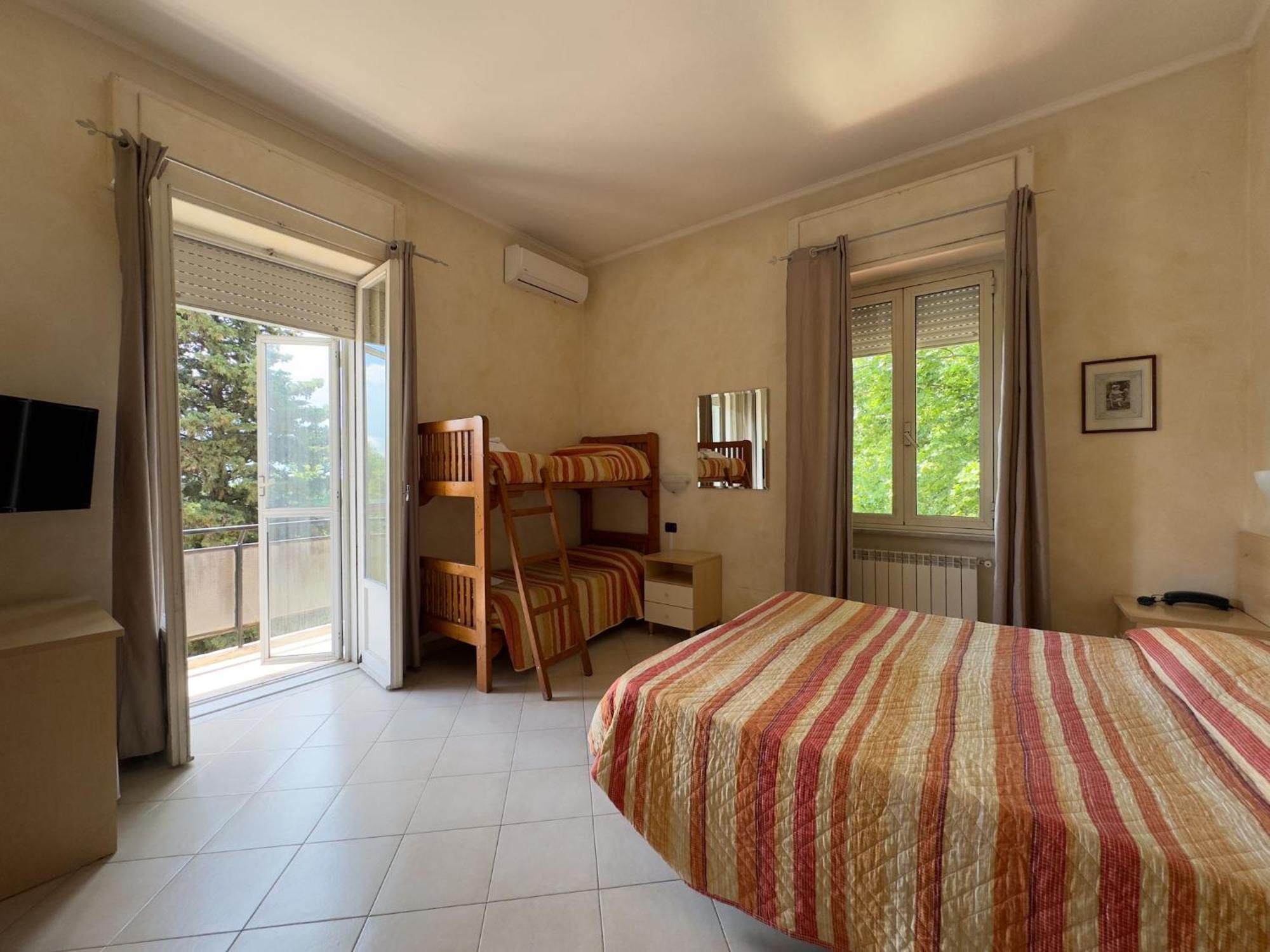 Hotel Villa Robinia Genzano di Roma Bagian luar foto