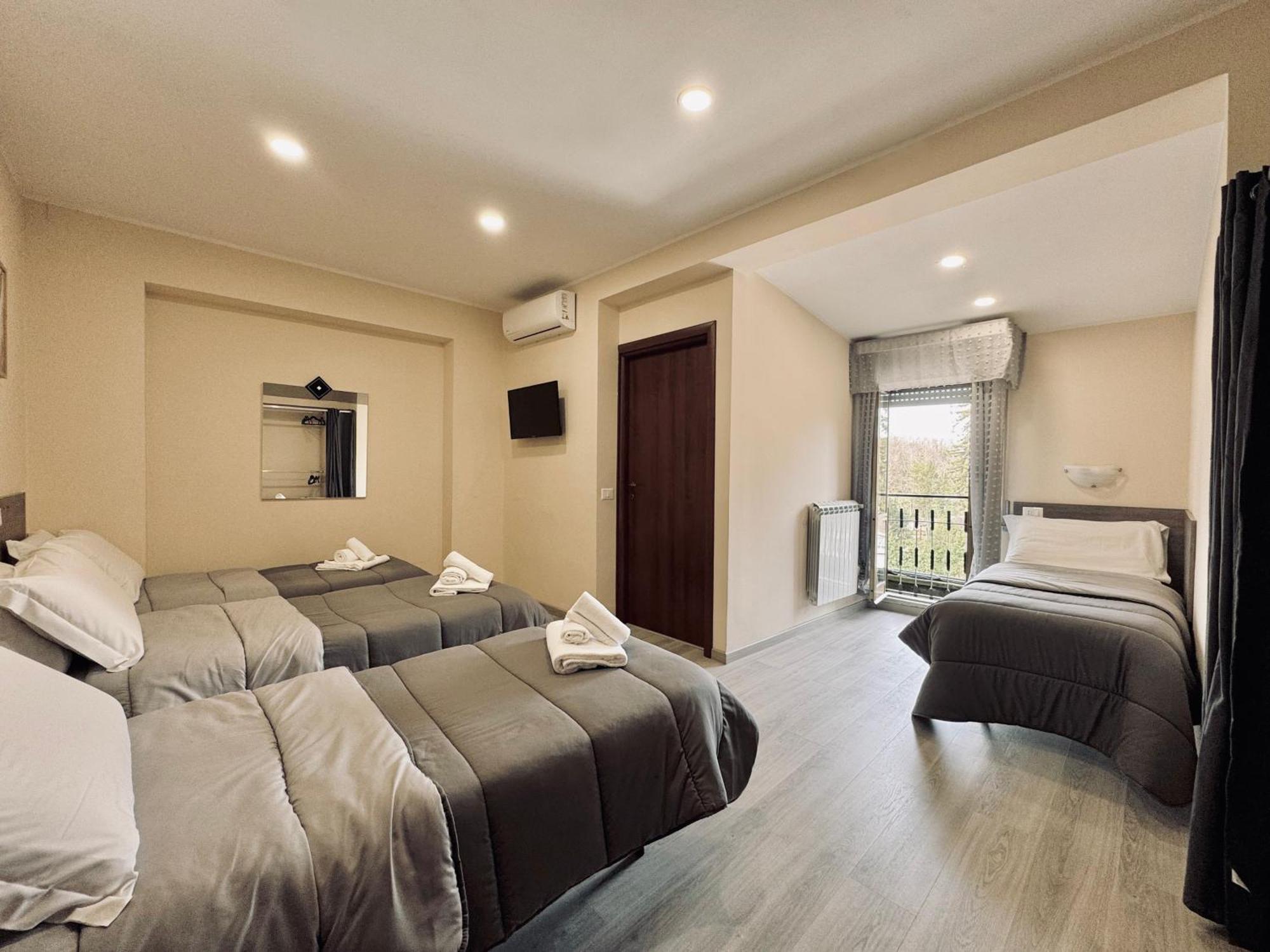 Hotel Villa Robinia Genzano di Roma Bagian luar foto