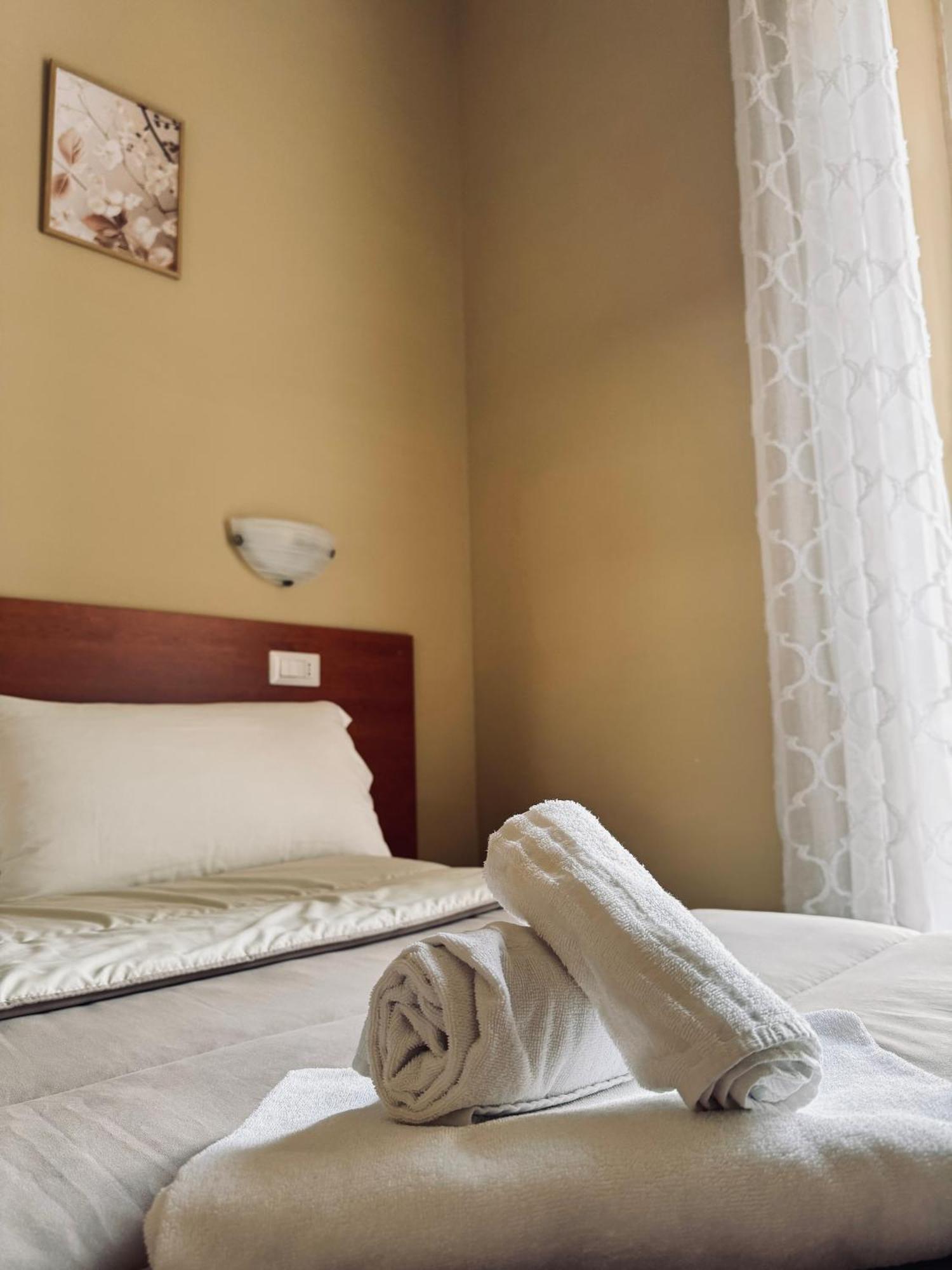 Hotel Villa Robinia Genzano di Roma Bagian luar foto