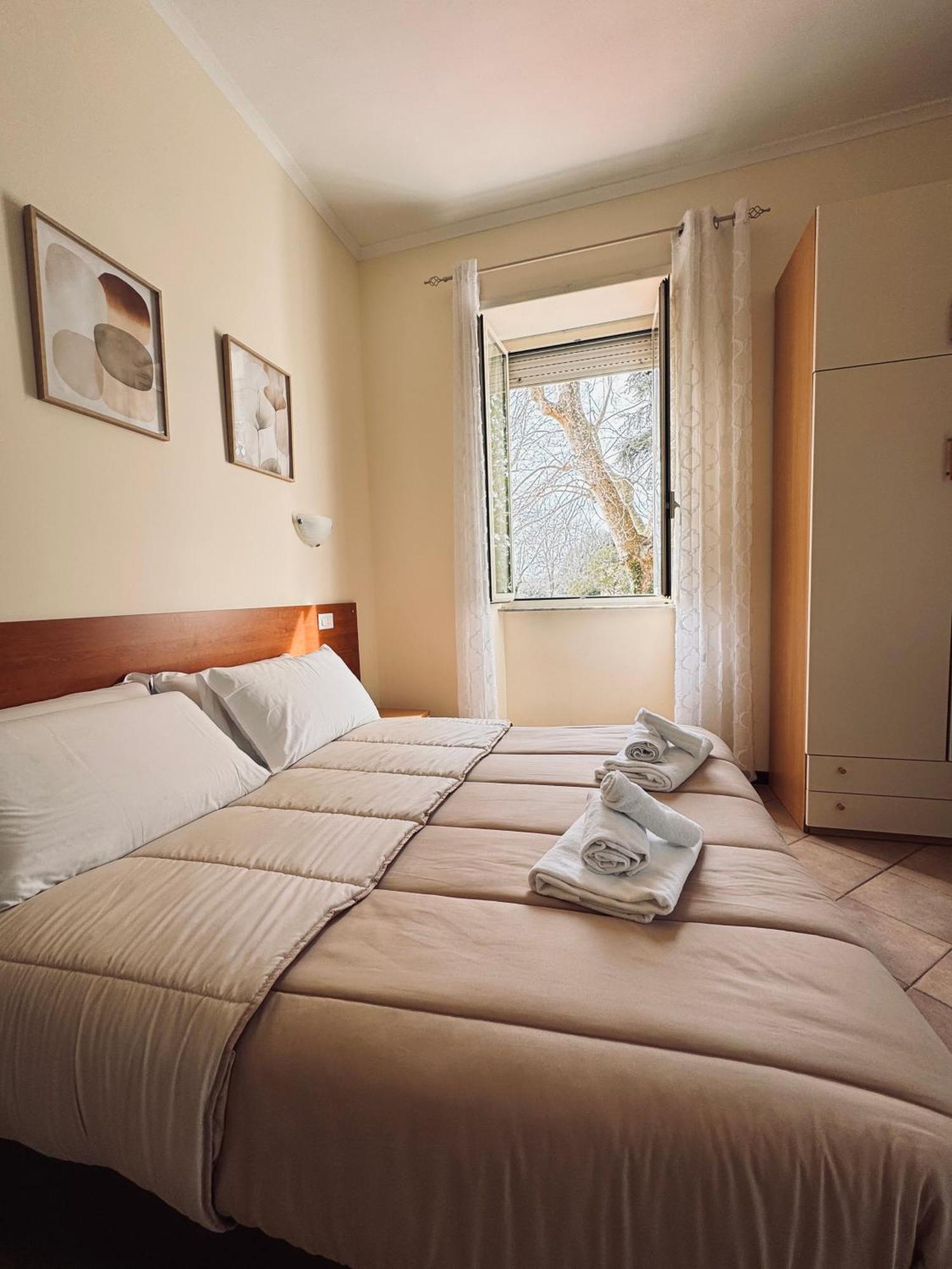 Hotel Villa Robinia Genzano di Roma Bagian luar foto