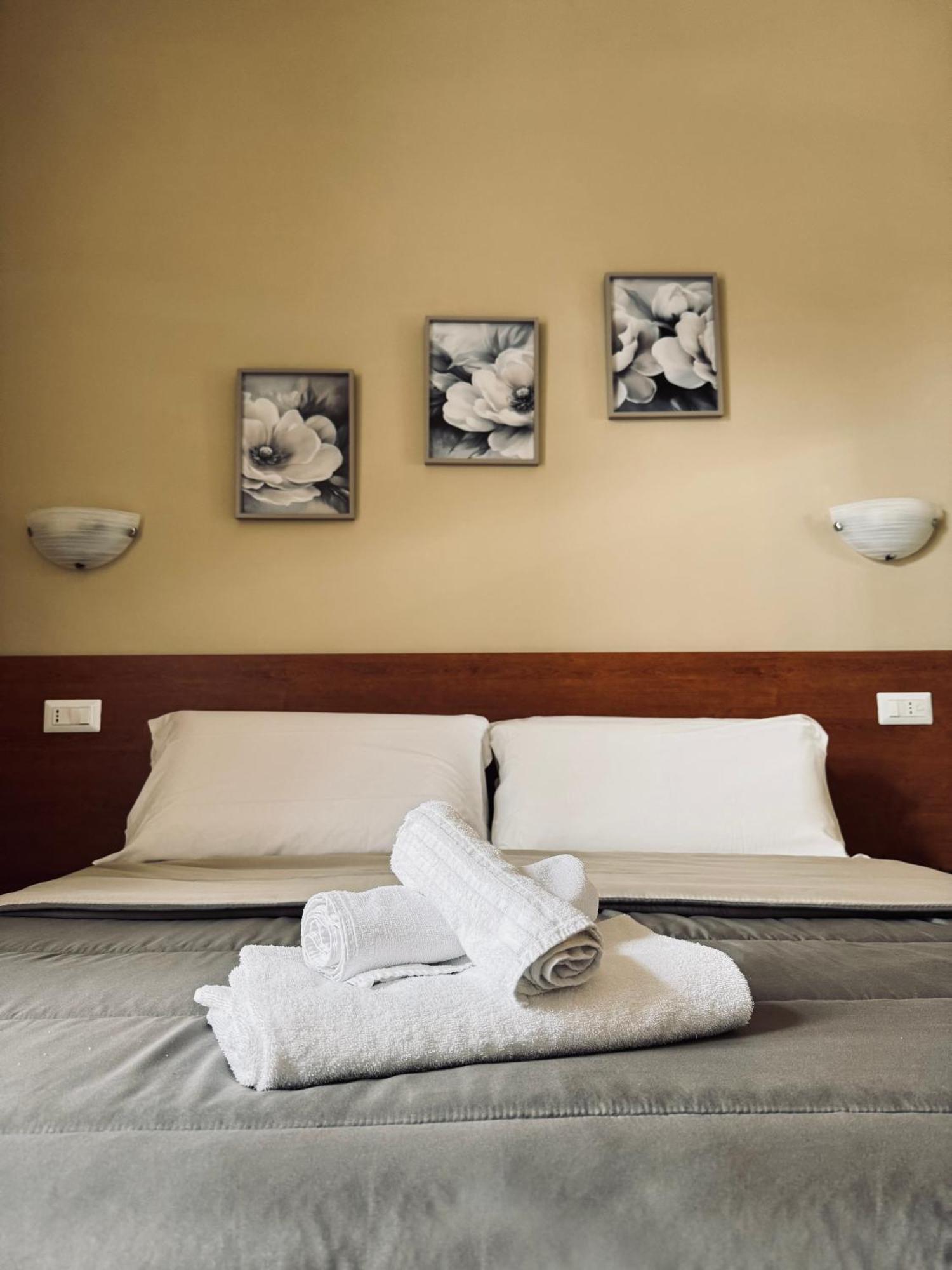 Hotel Villa Robinia Genzano di Roma Bagian luar foto