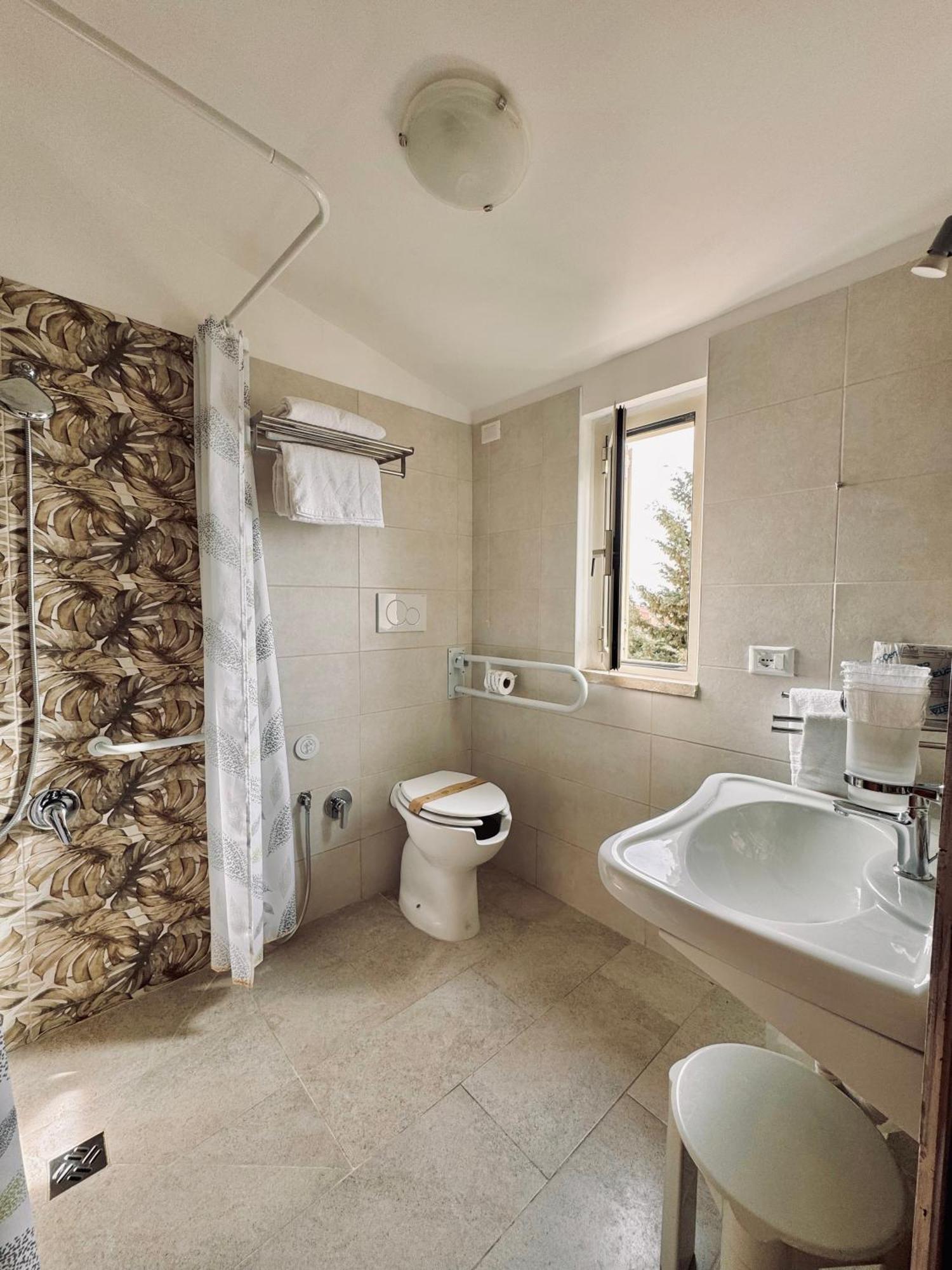Hotel Villa Robinia Genzano di Roma Bagian luar foto