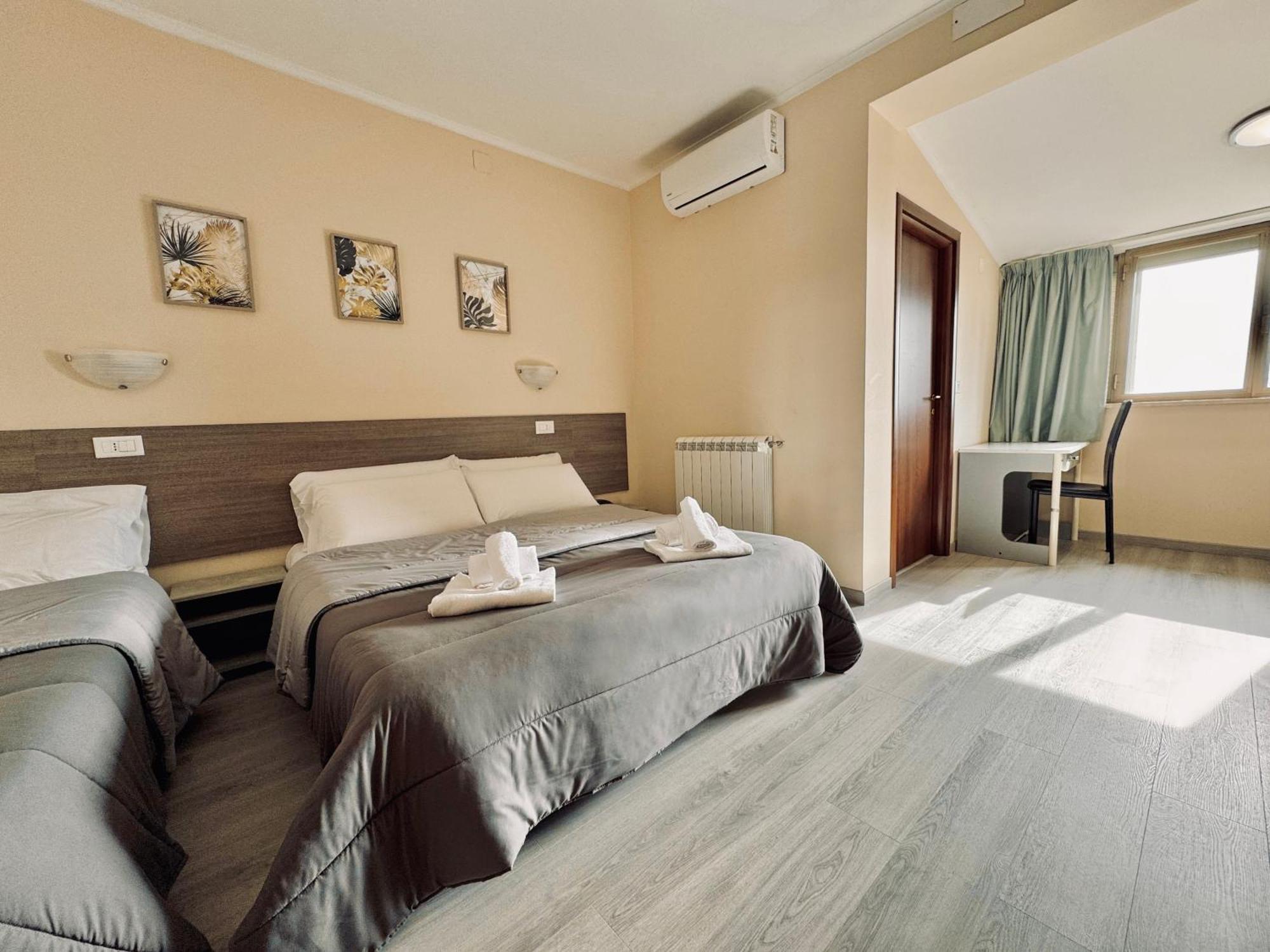Hotel Villa Robinia Genzano di Roma Bagian luar foto