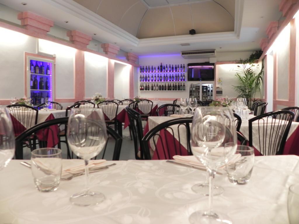 Hotel Villa Robinia Genzano di Roma Bagian luar foto