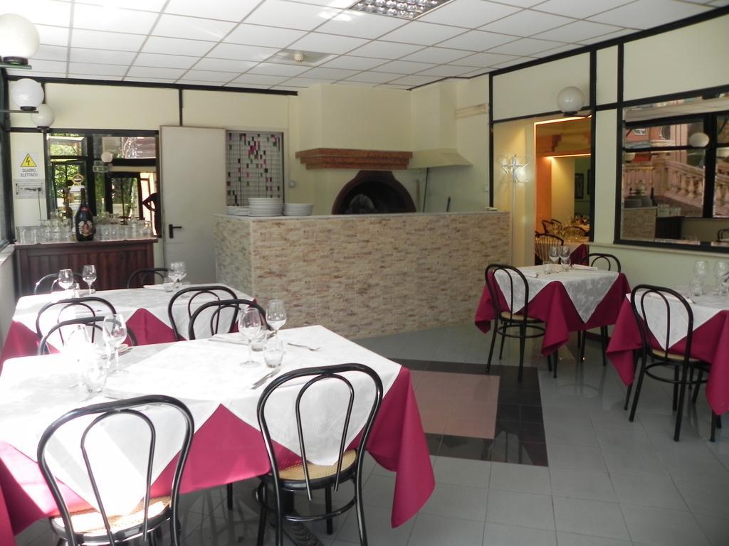 Hotel Villa Robinia Genzano di Roma Bagian luar foto