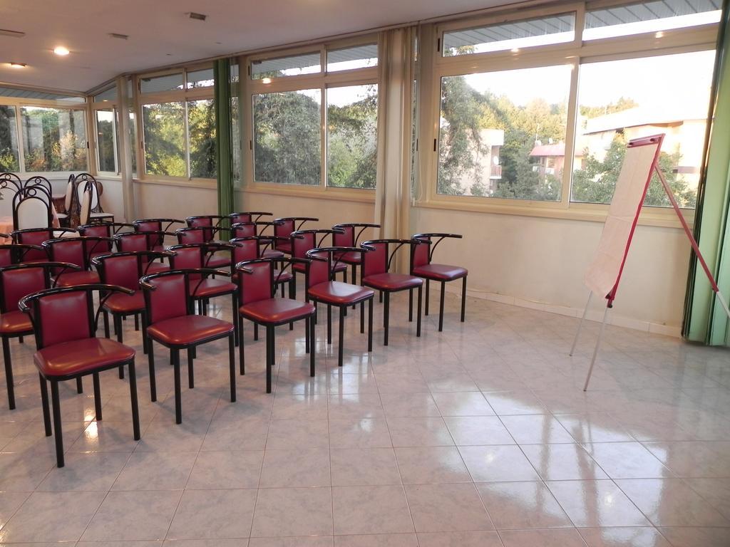 Hotel Villa Robinia Genzano di Roma Bagian luar foto