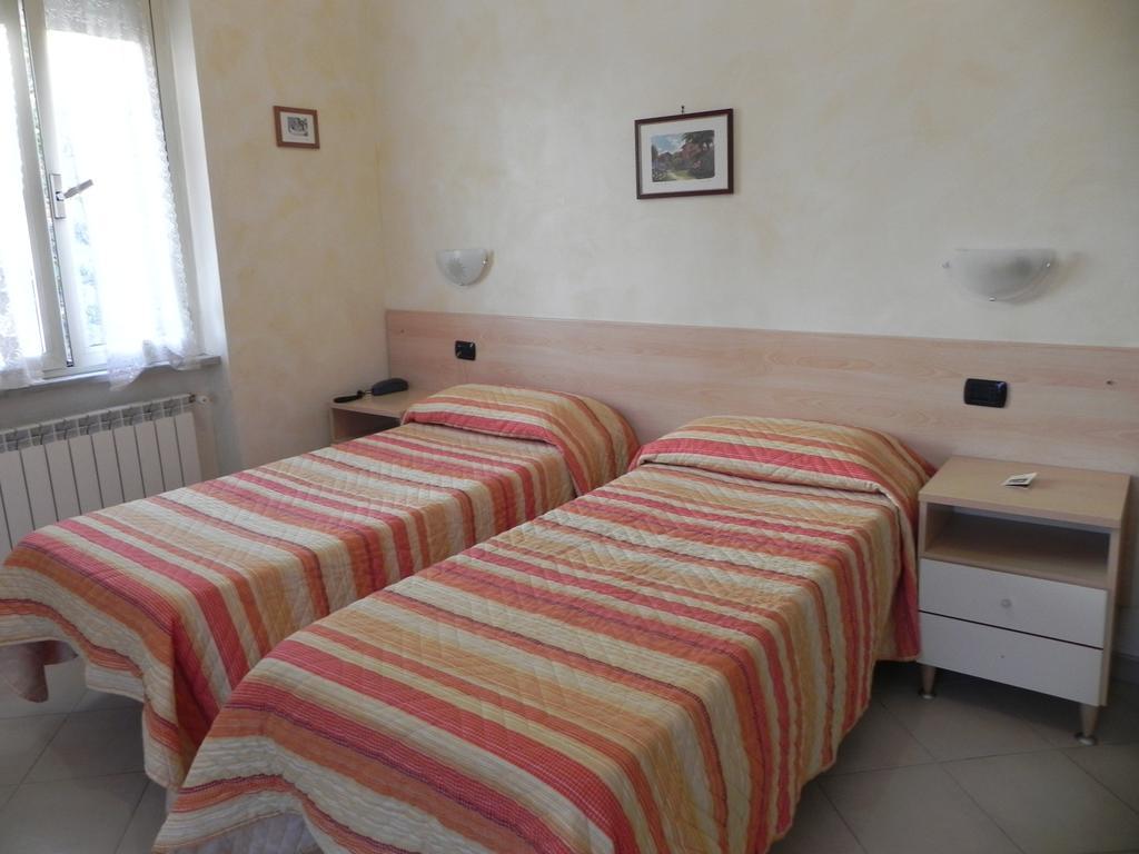 Hotel Villa Robinia Genzano di Roma Ruang foto