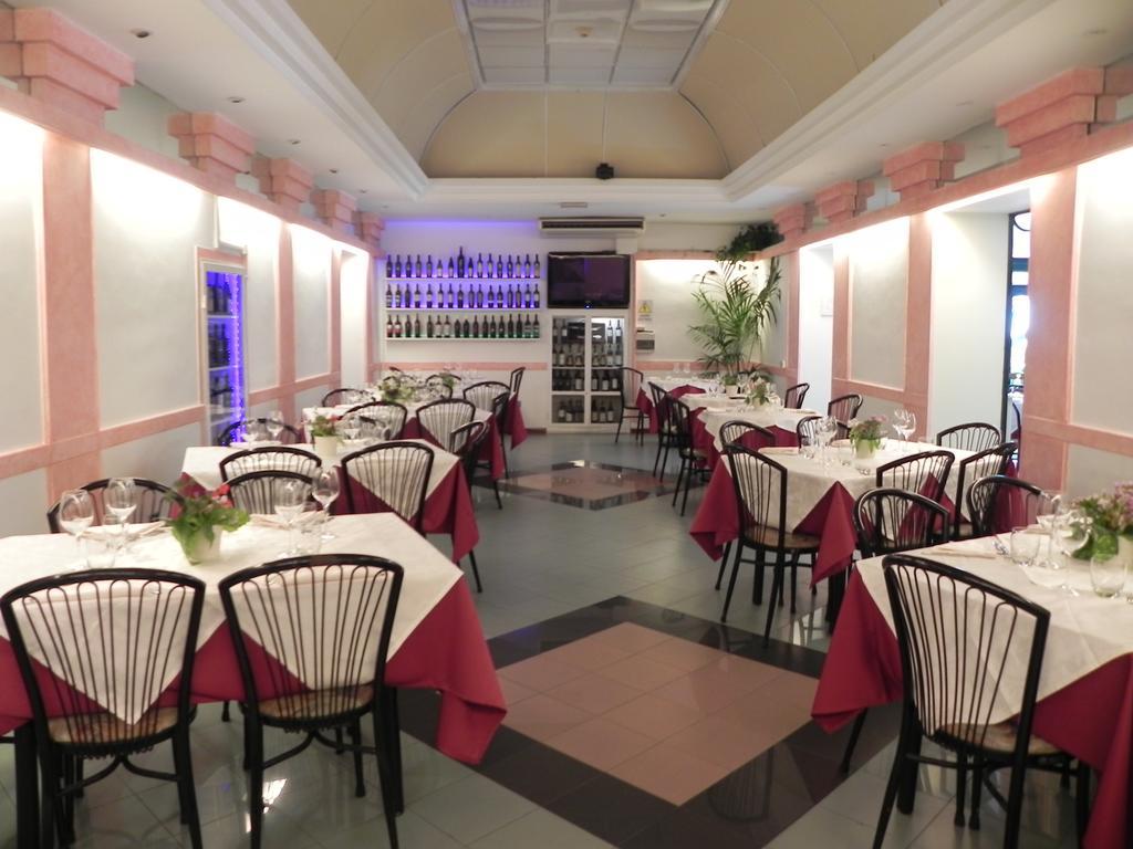 Hotel Villa Robinia Genzano di Roma Bagian luar foto