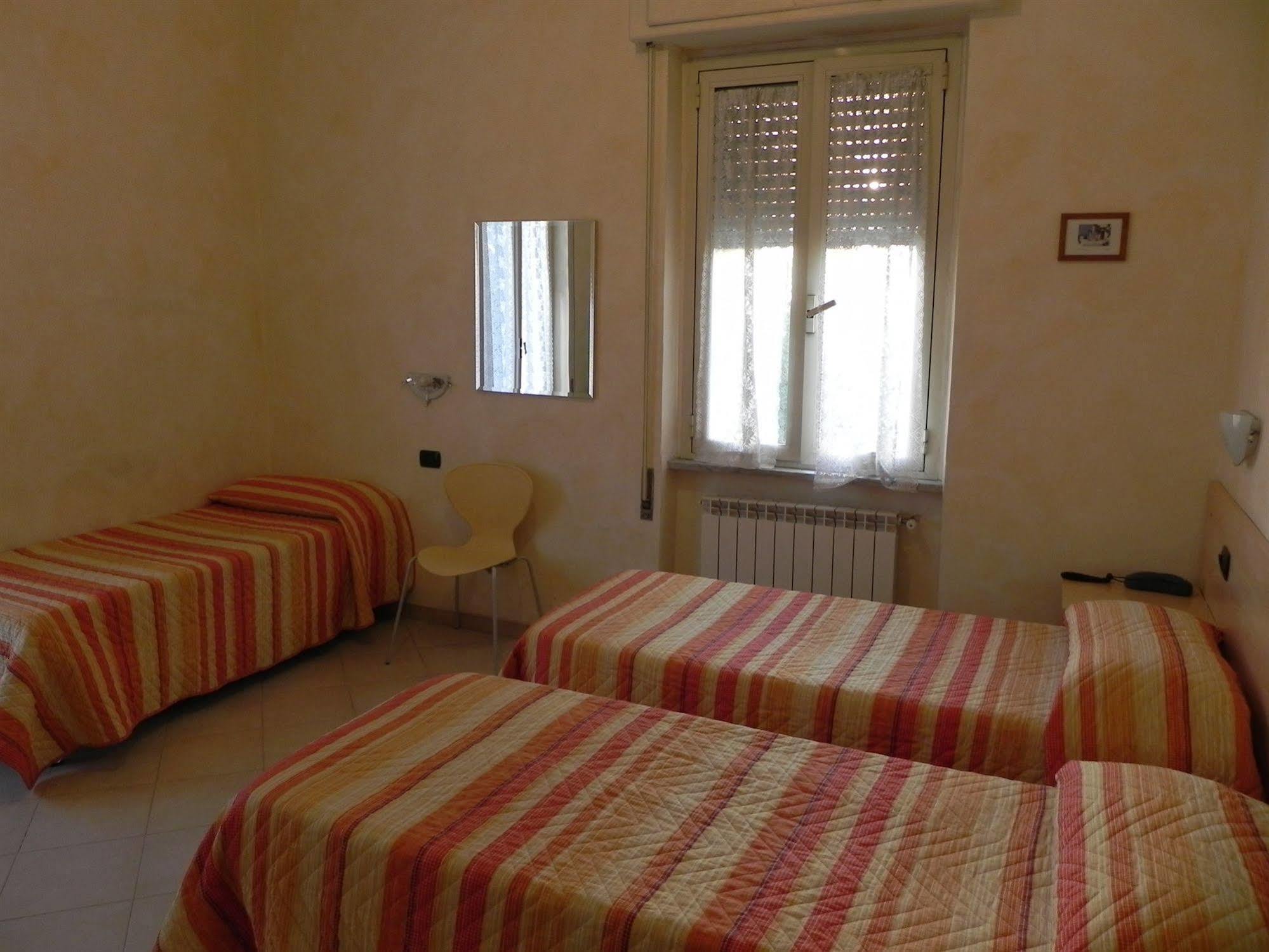 Hotel Villa Robinia Genzano di Roma Bagian luar foto
