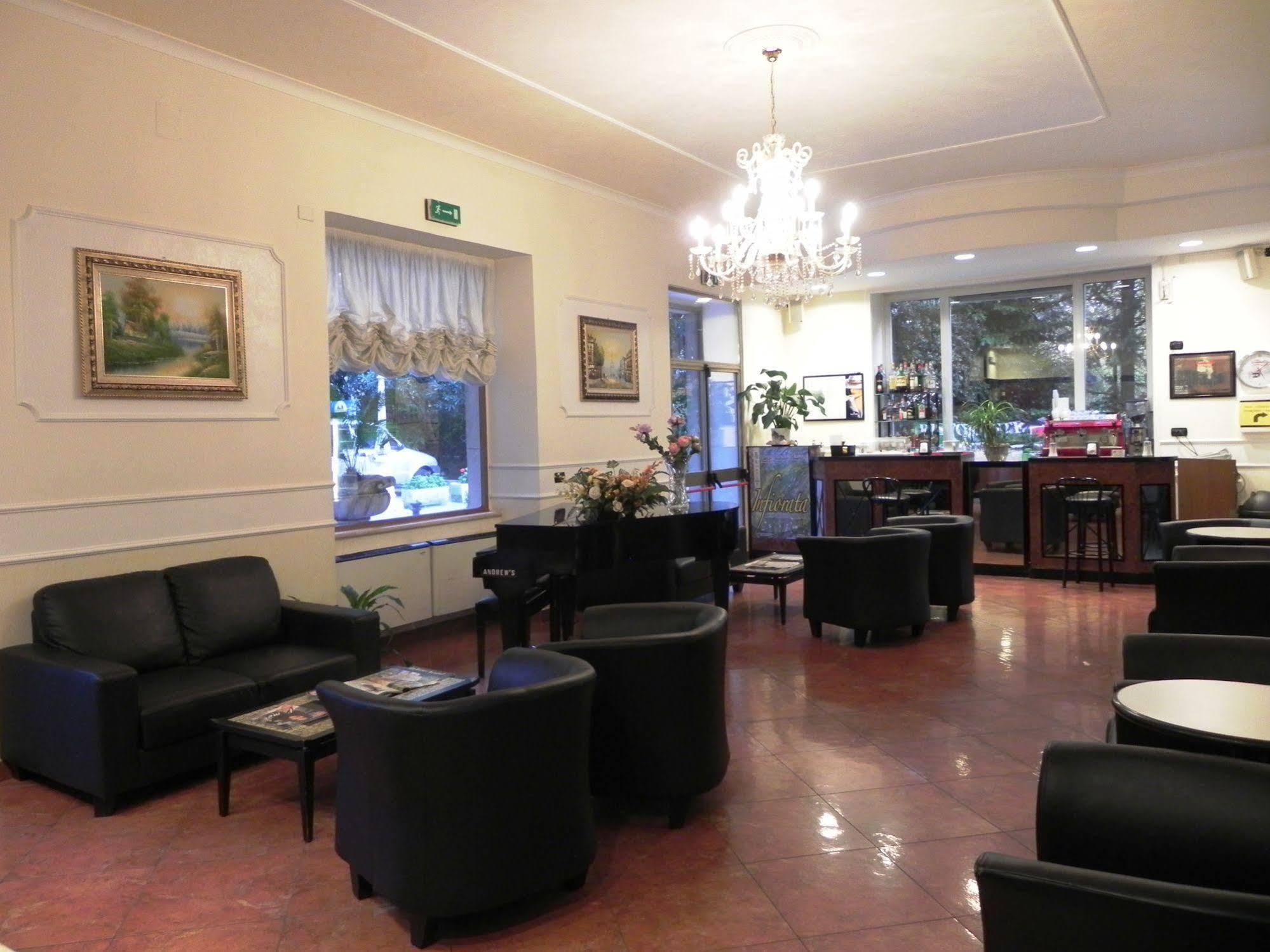 Hotel Villa Robinia Genzano di Roma Bagian luar foto