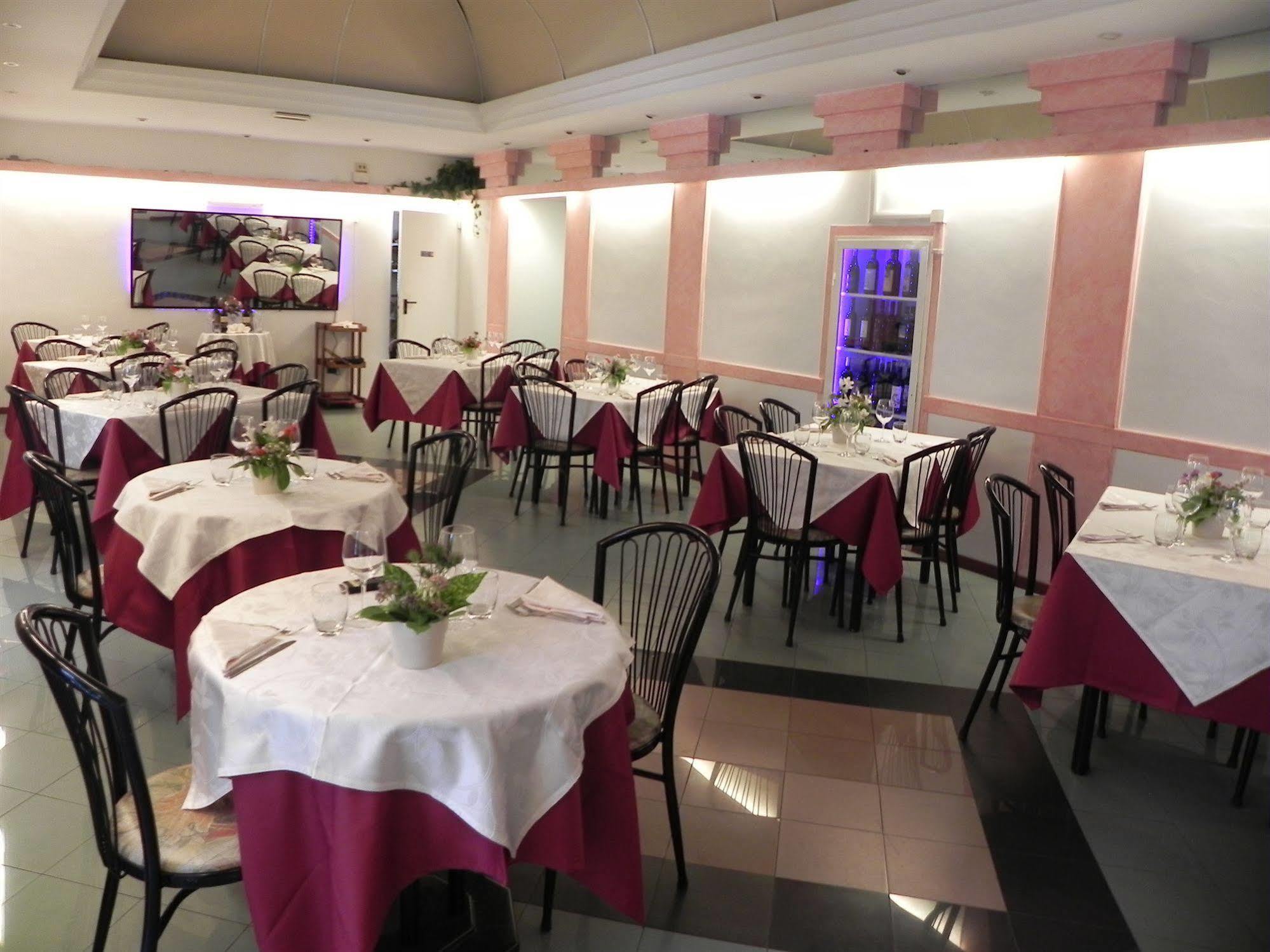 Hotel Villa Robinia Genzano di Roma Bagian luar foto