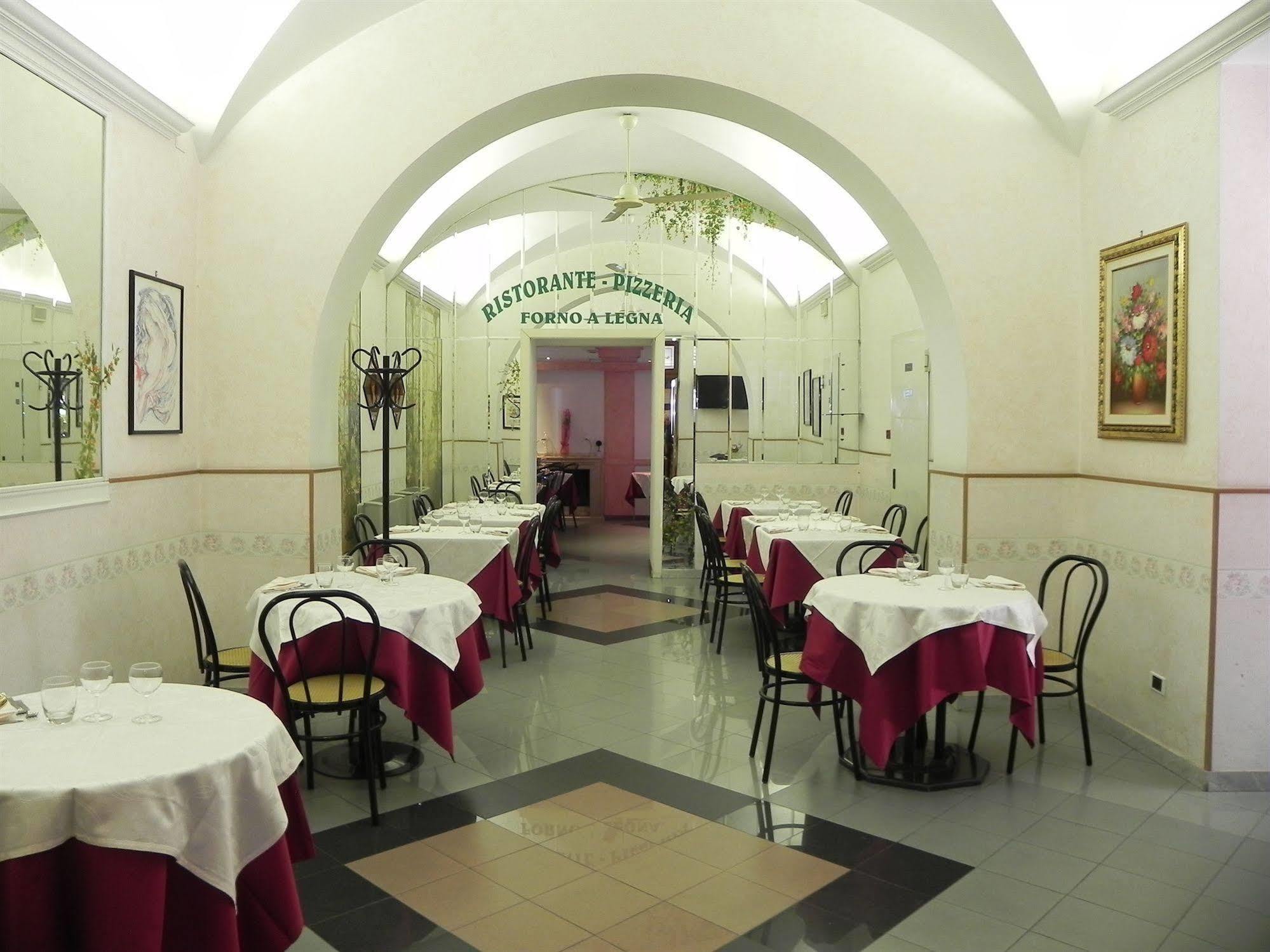 Hotel Villa Robinia Genzano di Roma Bagian luar foto