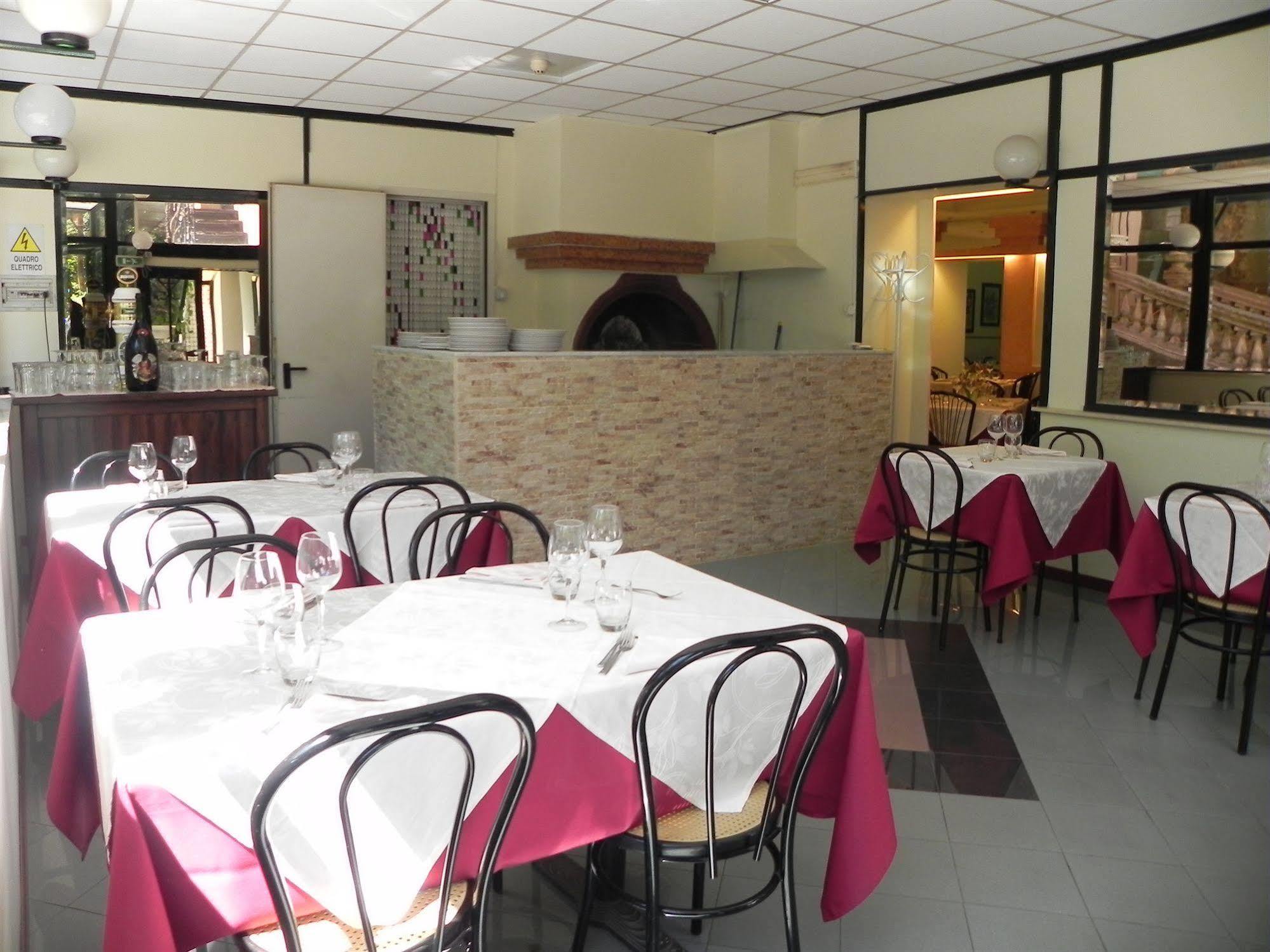 Hotel Villa Robinia Genzano di Roma Bagian luar foto